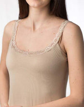 Carica l'immagine nel visualizzatore di Gallery, Top donna comfort in modal con spalline, fondo in pizzo, 92% modal, 8% elastomero - IntimoCamy