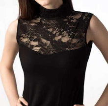 Carica l'immagine nel visualizzatore di Gallery, Maglia lupetto smanicato comfort, carré in pizzo, 92% modal, 8% elastomero - IntimoCamy