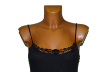 Carica l'immagine nel visualizzatore di Gallery, Top donna spallina stretta 100% cotone inserto pizzo macramè - IntimoCamy