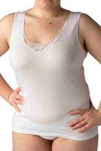 Carica l'immagine nel visualizzatore di Gallery, Camiciola donna spalla larga, 100% cotone, inserto pizzo macramè - IntimoCamy