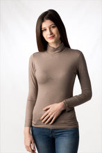 Carica l'immagine nel visualizzatore di Gallery, Maglia in modal lupetto manica lunga 92% modal 8% elastomero - IntimoCamy