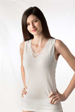 Carica l'immagine nel visualizzatore di Gallery, Camiciola donna spalla larga lana/cotone inserto Macramè - IntimoCamy