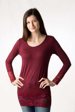 Carica l'immagine nel visualizzatore di Gallery, Maxi maglia girocollo, fondo in modal e maniche con pizzo, 92% modal, 8% elastomero - IntimoCamy