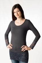 Carica l'immagine nel visualizzatore di Gallery, Maxi maglia girocollo, fondo in modal e maniche con pizzo, 92% modal, 8% elastomero - IntimoCamy