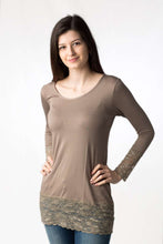 Carica l'immagine nel visualizzatore di Gallery, Maxi maglia girocollo, fondo in modal e maniche con pizzo, 92% modal, 8% elastomero - IntimoCamy