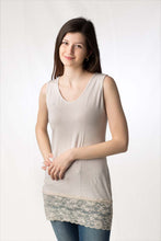 Carica l&#39;immagine nel visualizzatore di Gallery, Maxi maglia spalla larga con fondo in pizzo, 92% modal, 8% elastomero - IntimoCamy
