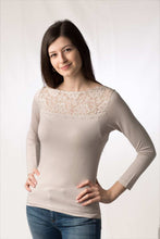 Carica l'immagine nel visualizzatore di Gallery, Maglia manica lunga con scollo a barchetta in pizzo, 92% modal, 8% elastomero - IntimoCamy