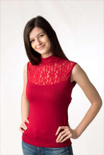 Carica l'immagine nel visualizzatore di Gallery, Maglia lupetto smanicato, carré in pizzo, 92% modal, 8% elastomero - IntimoCamy