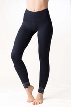 Carica l'immagine nel visualizzatore di Gallery, Leggins in modal con balza in pizzo sul fondo, 92% modal, 8% elastomero - IntimoCamy
