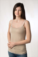 Carica l'immagine nel visualizzatore di Gallery, Top donna in modal con spalline, fondo in pizzo, 92% modal, 8% elastomero - IntimoCamy