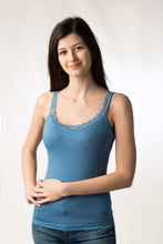 Carica l'immagine nel visualizzatore di Gallery, Top donna in modal con spalline, fondo in pizzo, 92% modal, 8% elastomero - IntimoCamy